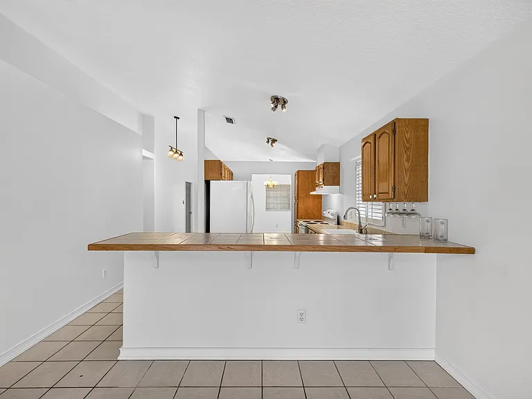 3105 Saint Clair Ave — Photo 8