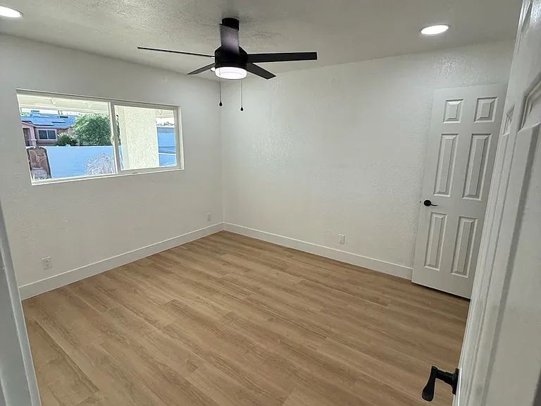 1051 Thunderbolt Ave — Photo 10