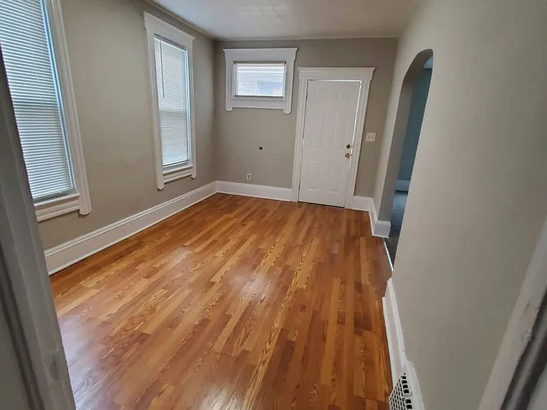 4216 Clybourne Ave — Photo 8