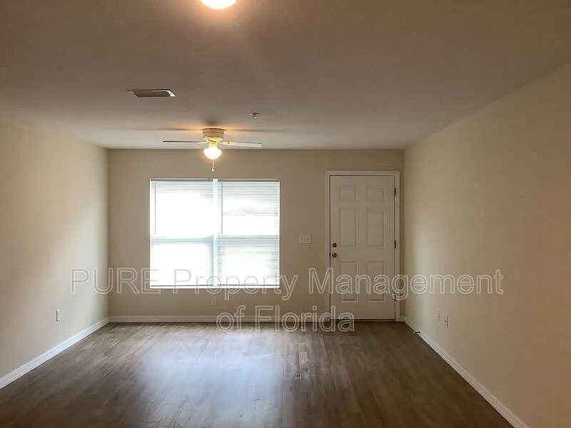 2 bed, 2.0 bath, 978 sqft, $1,274 — Photo 2