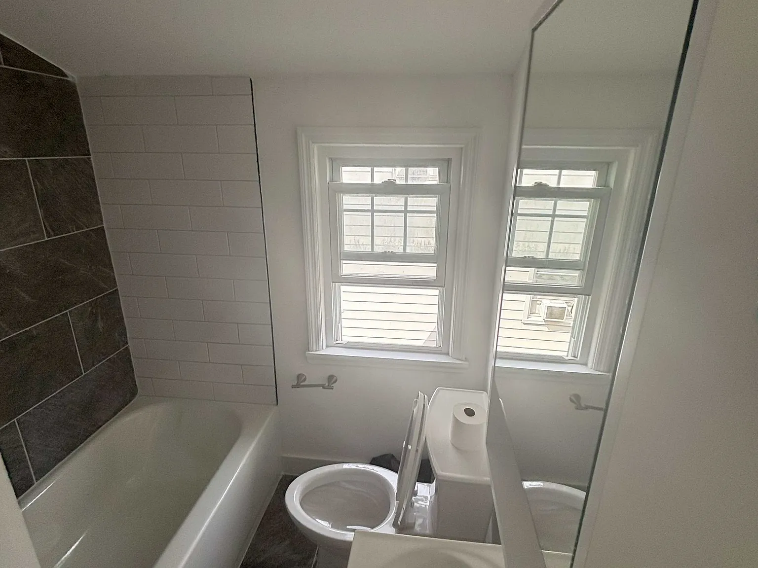 1 bed, 1.0 bath, 1008 sqft, $2,100 — Photo 3