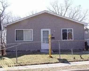 93 N Merrimac St, Pontiac, MI, 48340