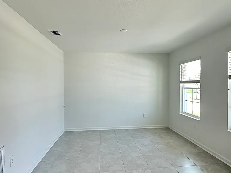 4039 Ambrose Ave — Photo 5