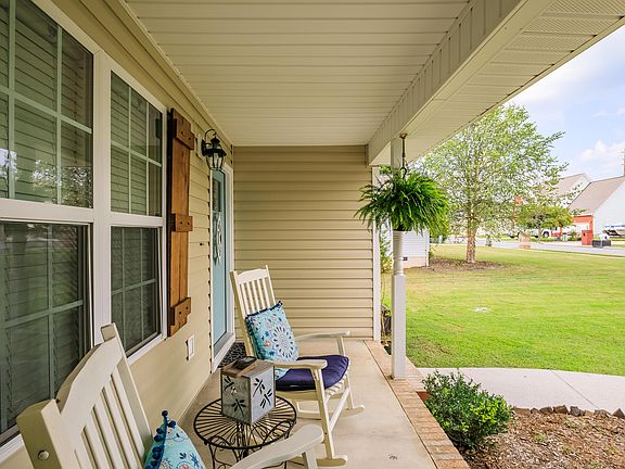 3rd image of 311 Gladstone Dr