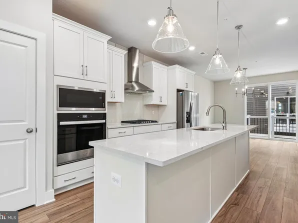 2729 Light St, Baltimore, MD 21230