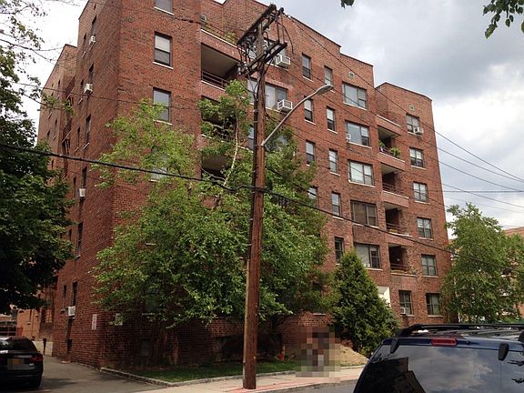 2nd image of 325 Main St APT 3H