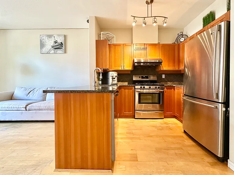 2688 Vine St — Photo 7