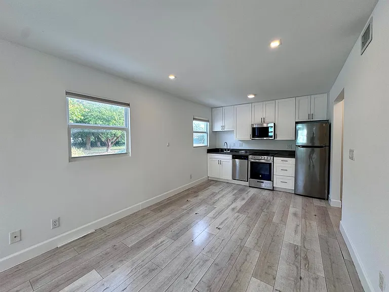 102 S K St #4 — Photo 5