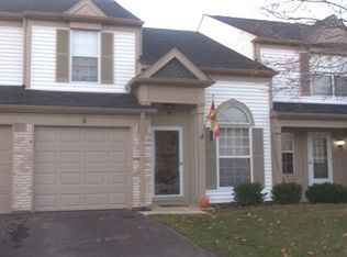 6 Carey Ln, Streamwood, IL