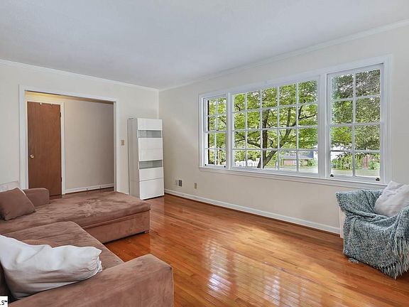 5th image of 101 Woodburn Dr