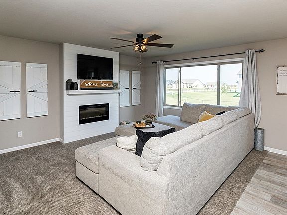 3rd image of 220 Summit Cir NW