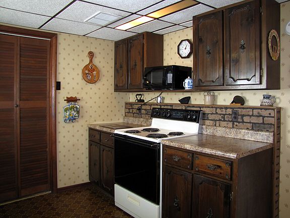 3rd image of 825 Allens Ln