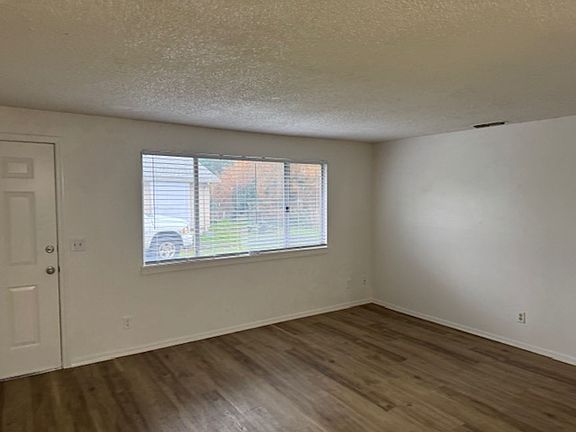 3rd image of 121 Edith Cir #123