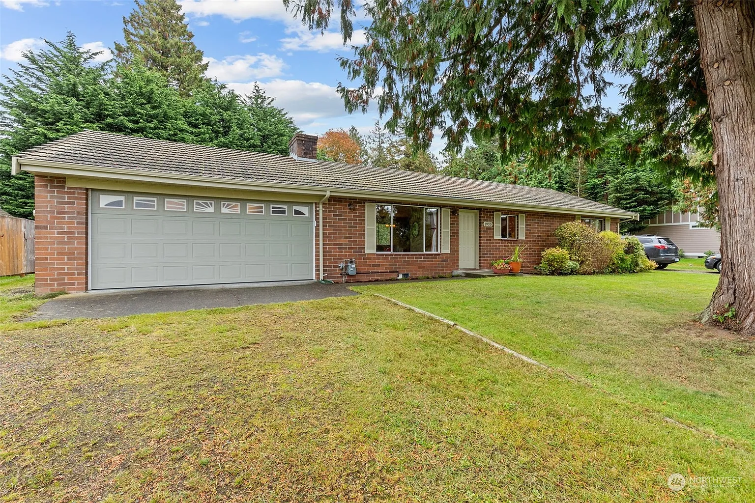 1930 Bayview Avenue photo 1