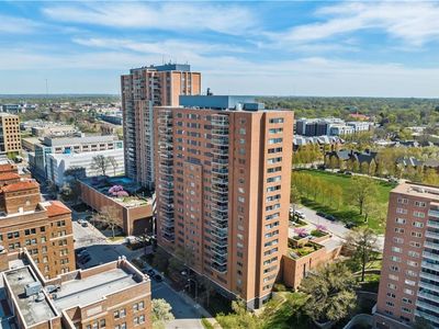 221 W 48th St APT 601, Kansas City, MO, 64112