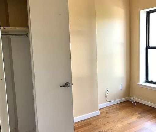 4th image of 42 Carlton Ave APT 4R