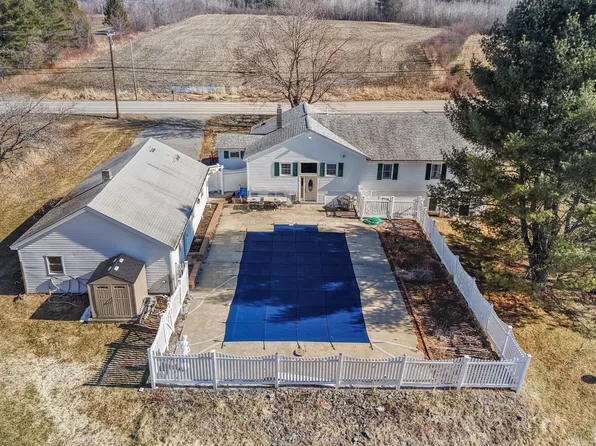 210 Billings Road, Hermon, ME 04401