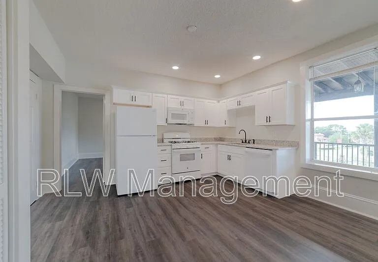 11 N Central Ave #301 — Photo 1