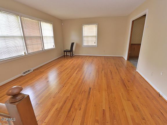 5th image of 321 Whitehall Drive