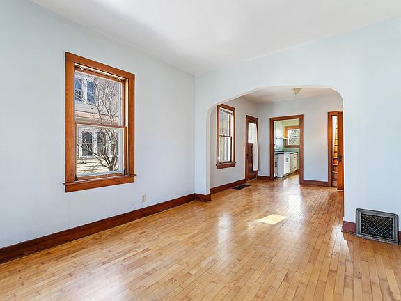 5th image of 1209 Waugoo Ave