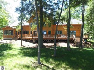 8424 S Southpoint Rd, Empire, MI 49630