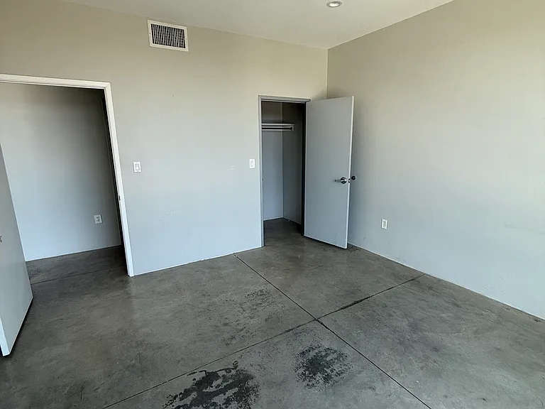 285 W 6th St #525 — Photo 28