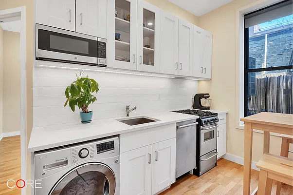 Rented by CORE | media 31