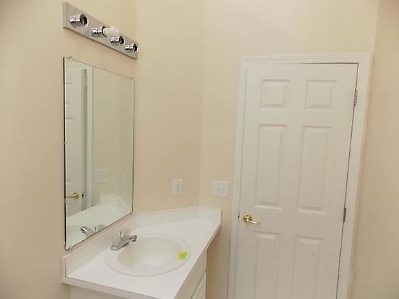 5th image of 567 Thornhill Ct #142