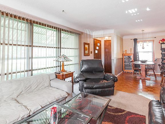 4th image of 17821 W Outer Dr