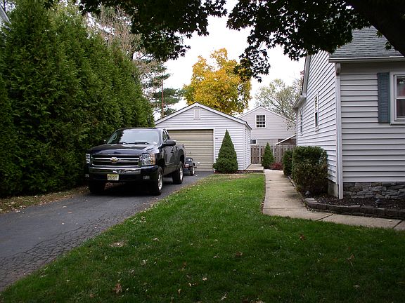 Oversized 1 Car Garage!