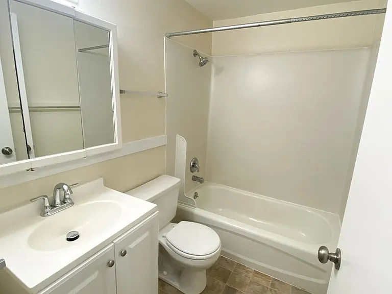 Annaron Apartments — Photo 8