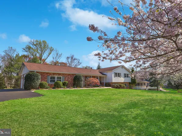 12801 Oxon Rd, Herndon, VA 20171