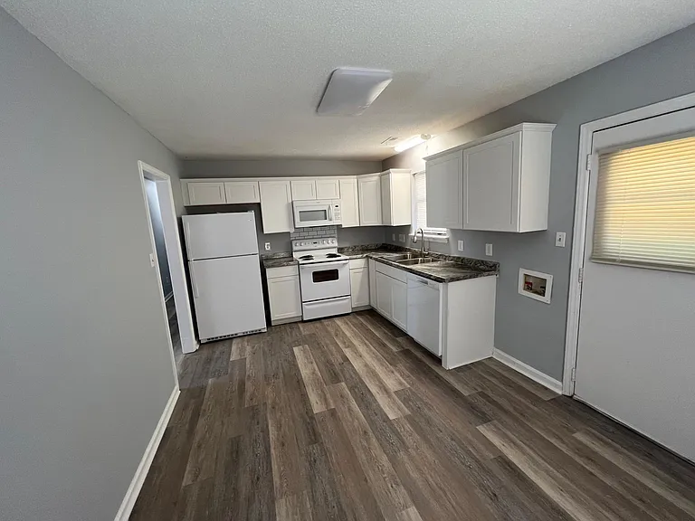 731 Cricketwood Ln — Photo 5