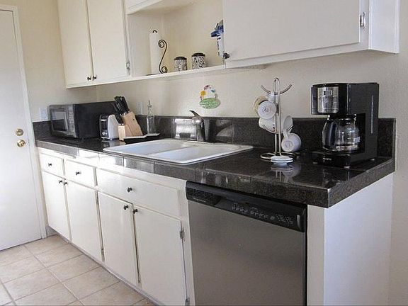 4th image of 525 N Sycamore Ave APT 232