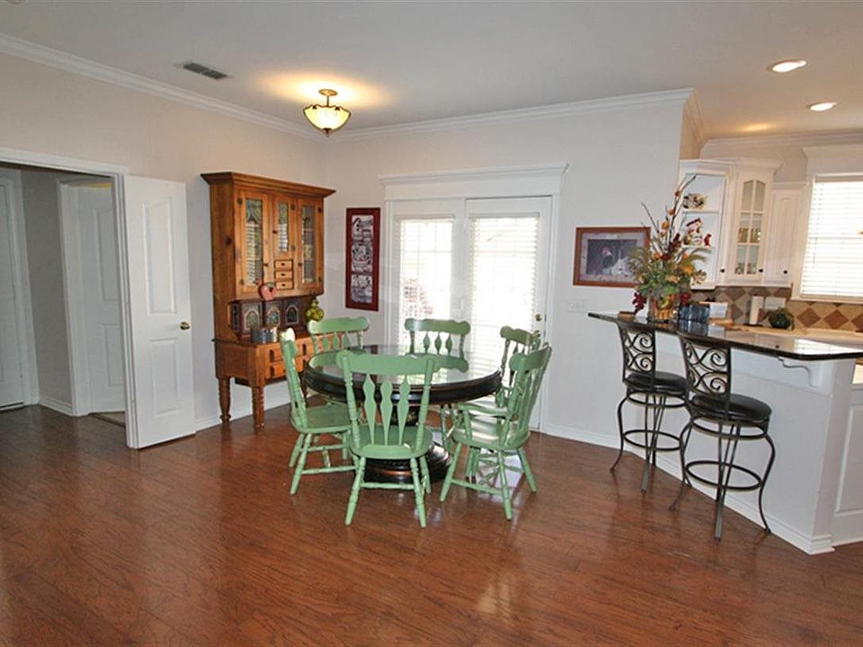 2nd image of 3946 Hanover Pl