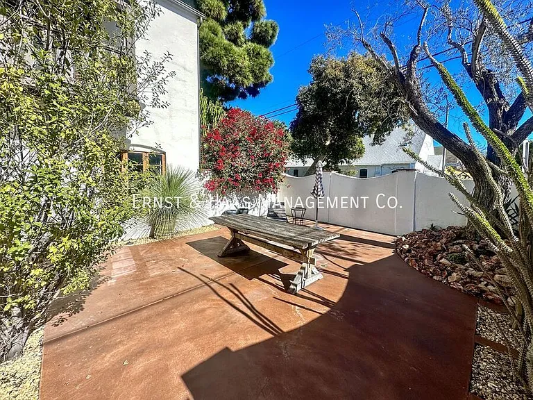 601 Termino Ave — Photo 15