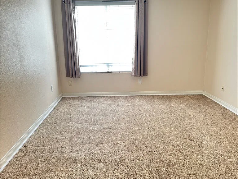 5540 Owensmouth Ave #215 — Photo 6