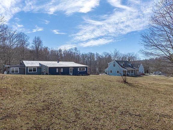 2nd image of 165 Brokenback Mountain Rd