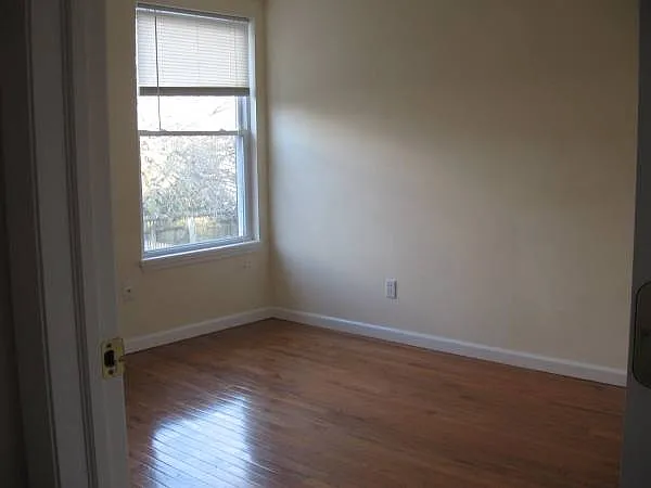 985 N Broadway #6 — Photo 4