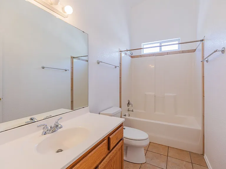 2400 Saguaro Loop — Photo 14