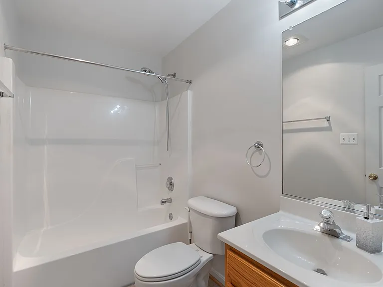 211 Westlake Blvd — Photo 10