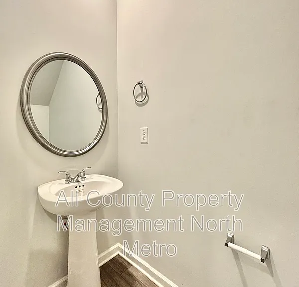 305 Rolling Green Rd — Photo 5