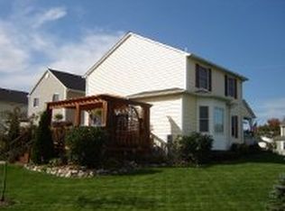 920 E Caroline St, Fenton, MI 48430