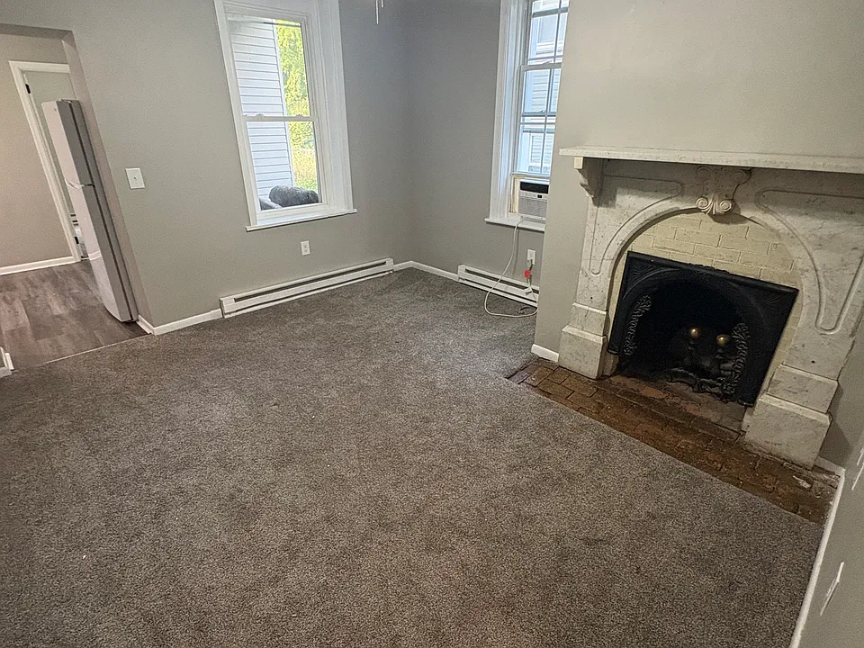 25 E High St