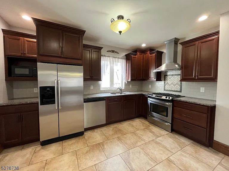 364 Chestnut St — Photo 8