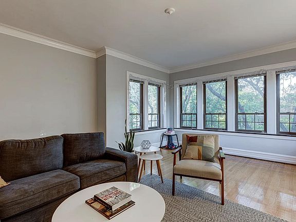 3rd image of 1728 W Catalpa Ave #3