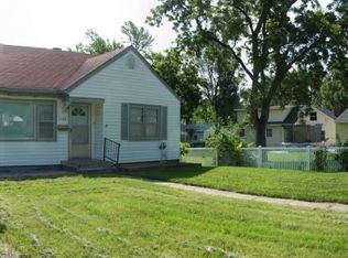 1124 SW Cambridge Ave, Topeka, KS 66604