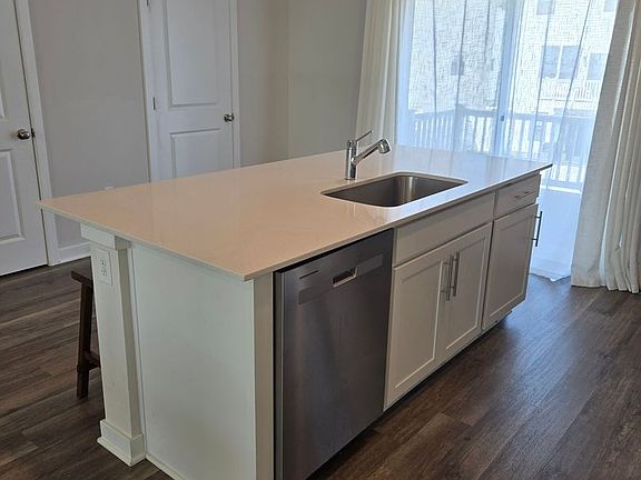 4th image of 519 Swift Heron Ave