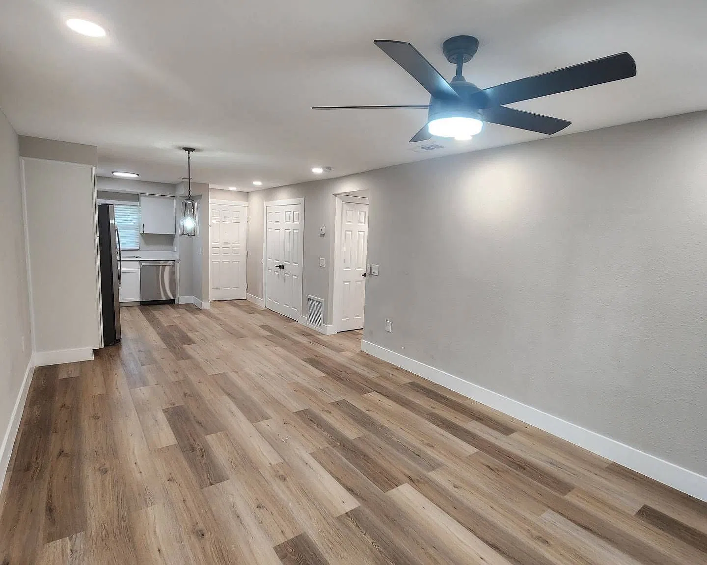 Beautifully Renovated 2-Bedroom, 2-Bath Rental in Buena Ventura Lakes! — Photo 3