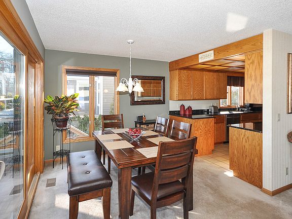 Informal Dining lakeside